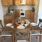 Zoe's House W/ Panoramic View 2br Ac 5min Walk Dt Lejlighed
