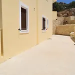 Zoe's House W/ Panoramic View 2br Ac 5min Walk Dt * Kárpathos