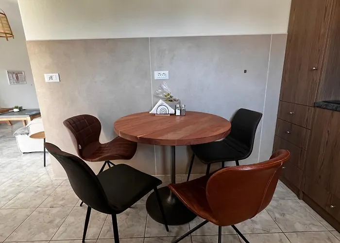 Zoe's House W/ Panoramic View 2br Ac 5min Walk Dt Apartment Karpathos Town (Pigadia)